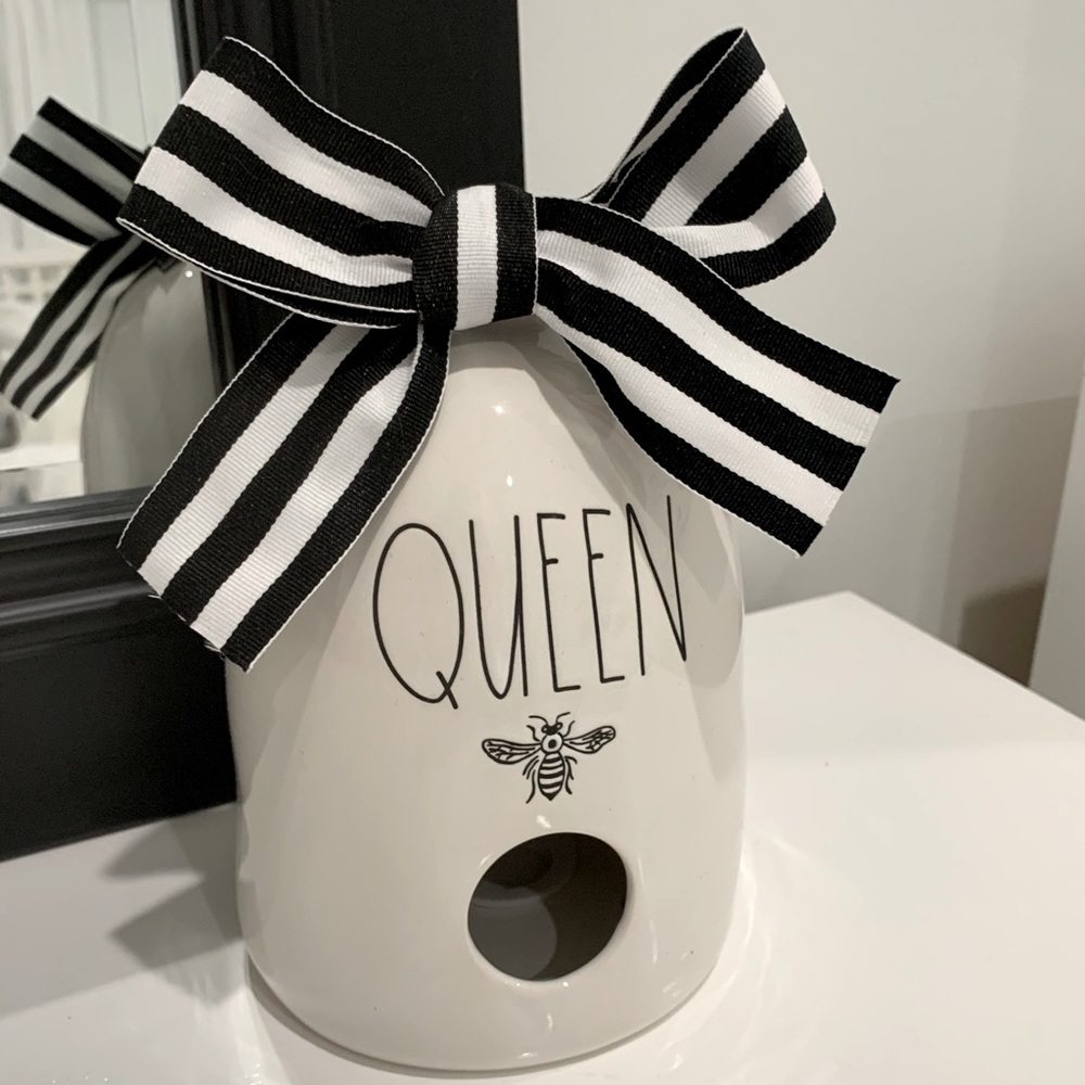 RAE DUNN QUEEN BEE 🐝 BIRDHOUSE